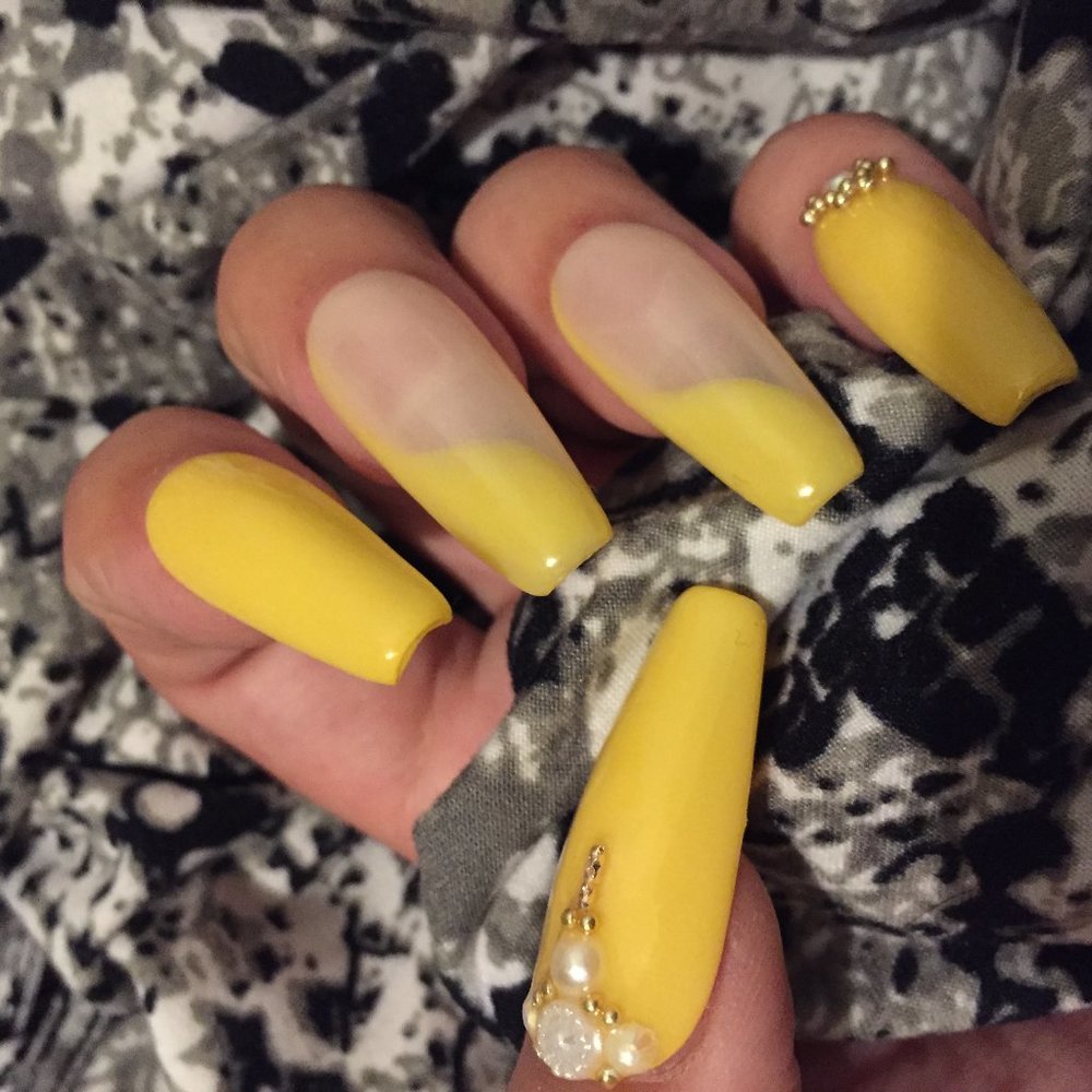 lemon swirl n pearls luxury press on nails